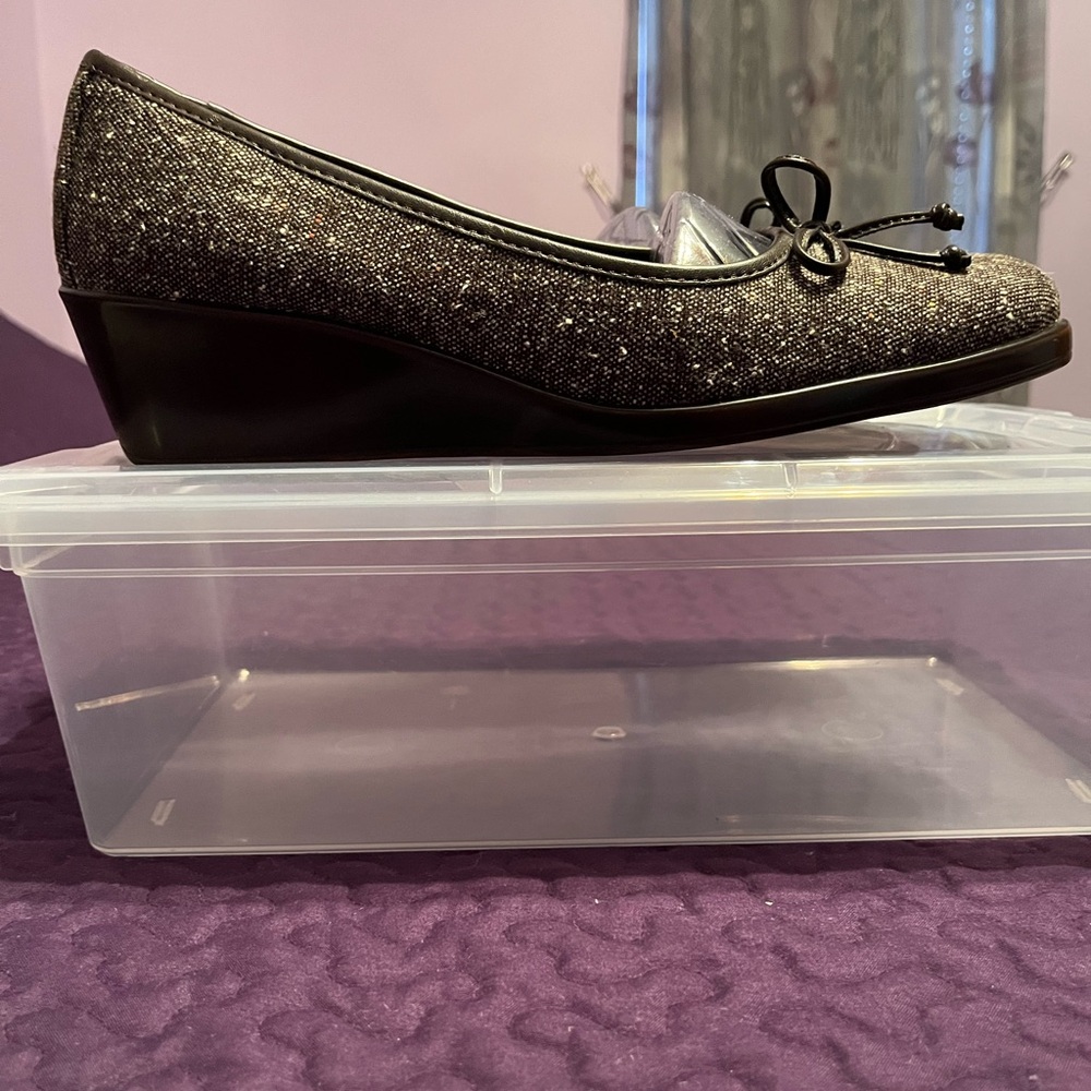 New Aerosoles brown tweed wedge pump. Size 9